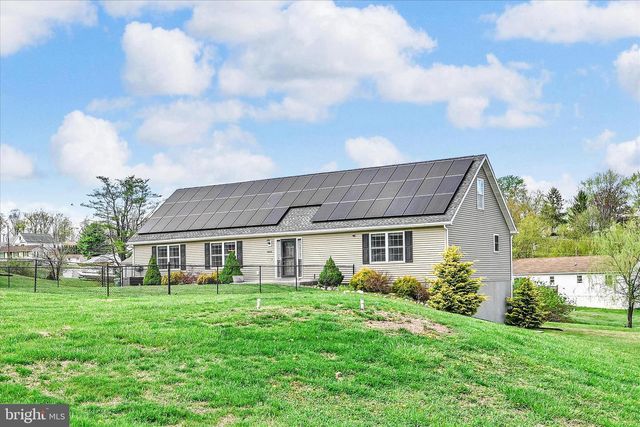 1665 WAMPUM DR, Auburn, PA 17922
