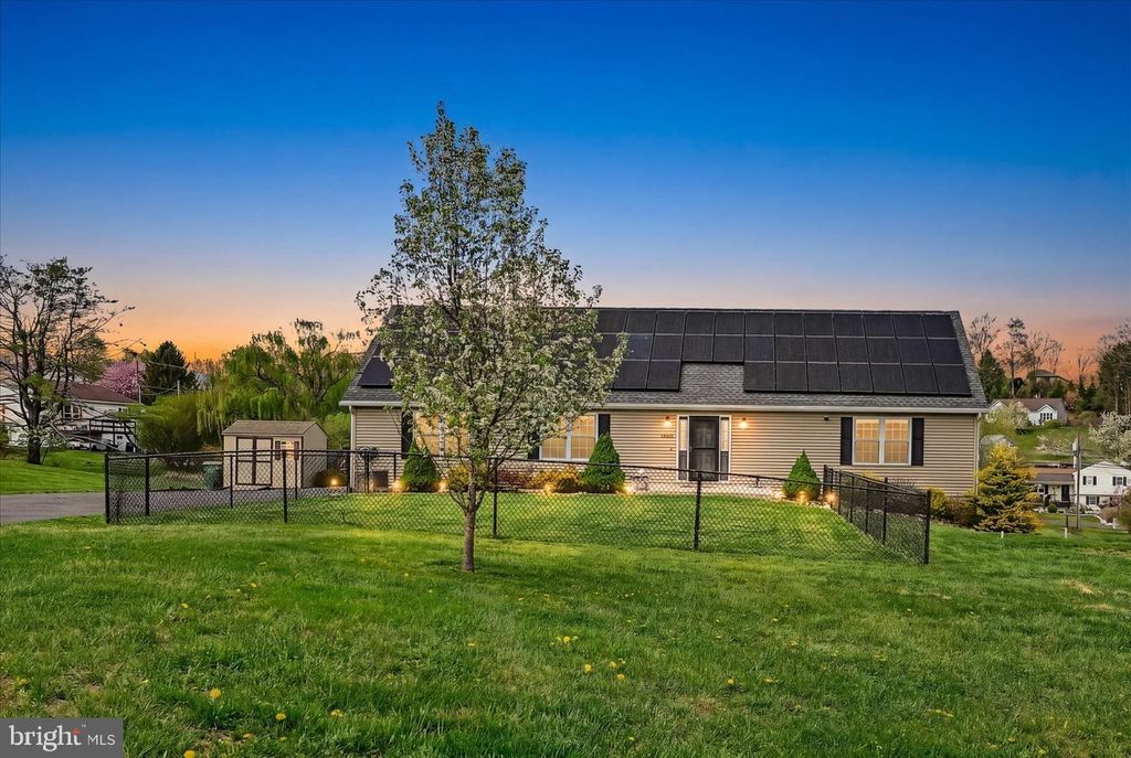 1665 WAMPUM DR, Auburn, PA 17922