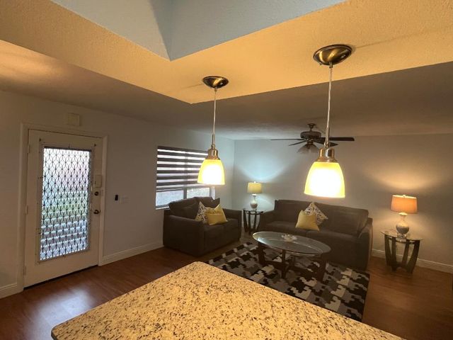 446 Burgundy J, Delray Beach, FL 33484