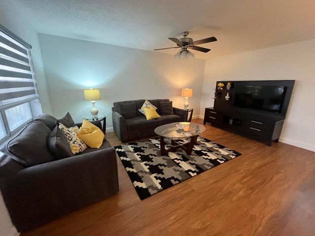 446 Burgundy J, Delray Beach, FL 33484