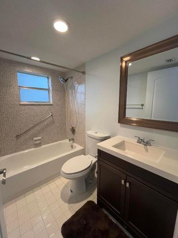 446 Burgundy J, Delray Beach, FL 33484