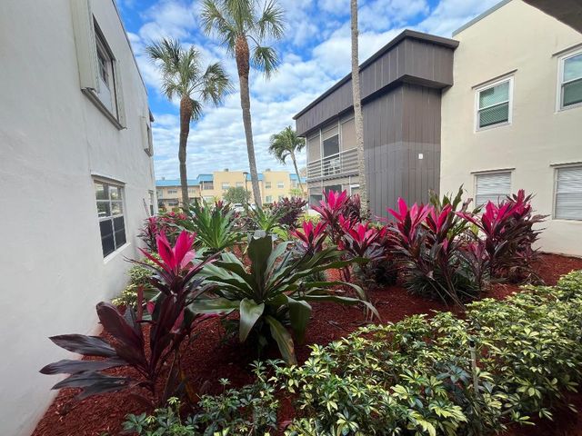 446 Burgundy J, Delray Beach, FL 33484