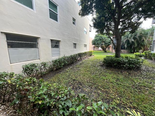 446 Burgundy J, Delray Beach, FL 33484