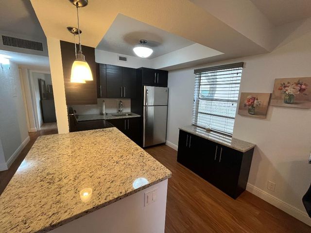 446 Burgundy J, Delray Beach, FL 33484