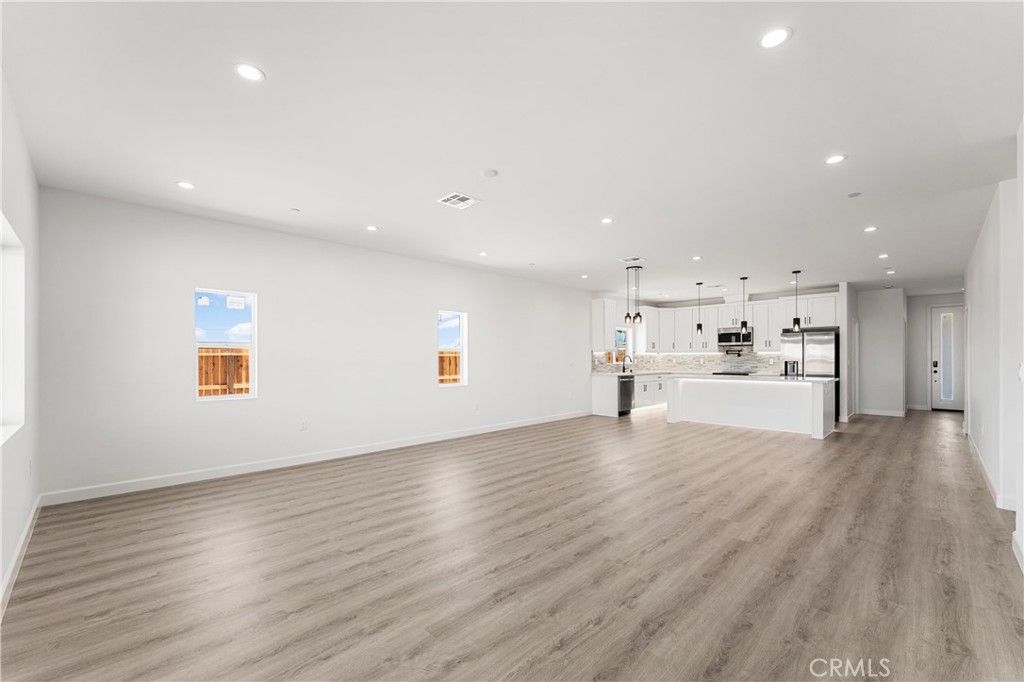 Image 15 of property listing at 10433 Trumbull St, California City, CA 93505