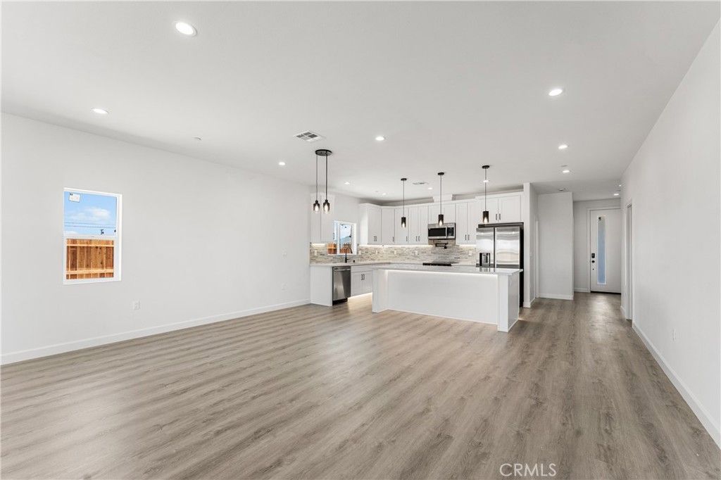 Image 16 of property listing at 10433 Trumbull St, California City, CA 93505