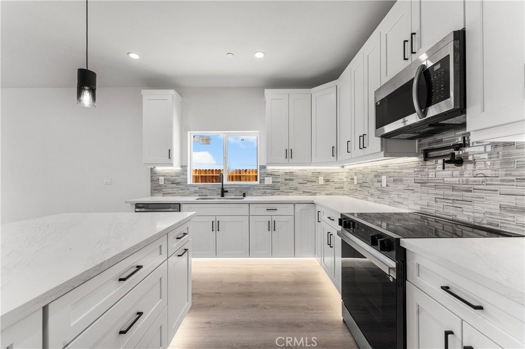 Image 22 of property listing at 10433 Trumbull St, California City, CA 93505