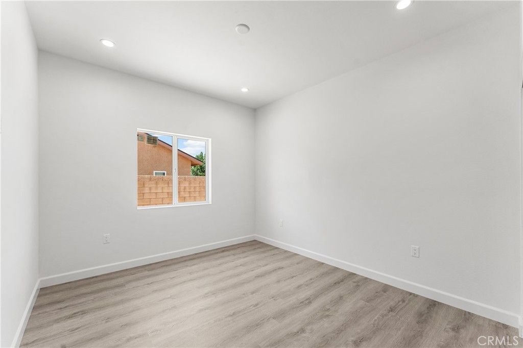 Image 28 of property listing at 10433 Trumbull St, California City, CA 93505