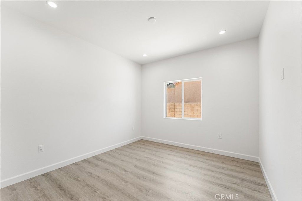 Image 30 of property listing at 10433 Trumbull St, California City, CA 93505
