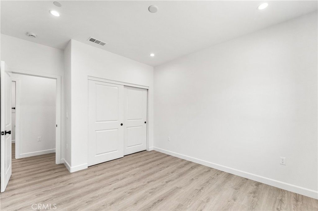 Image 31 of property listing at 10433 Trumbull St, California City, CA 93505