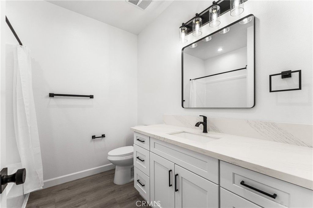 Image 32 of property listing at 10433 Trumbull St, California City, CA 93505