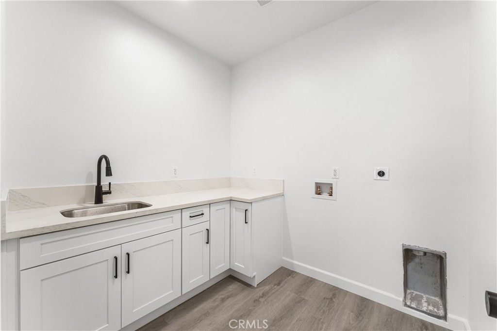 Image 34 of property listing at 10433 Trumbull St, California City, CA 93505