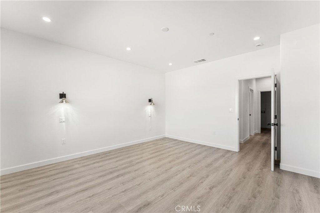 Image 37 of property listing at 10433 Trumbull St, California City, CA 93505