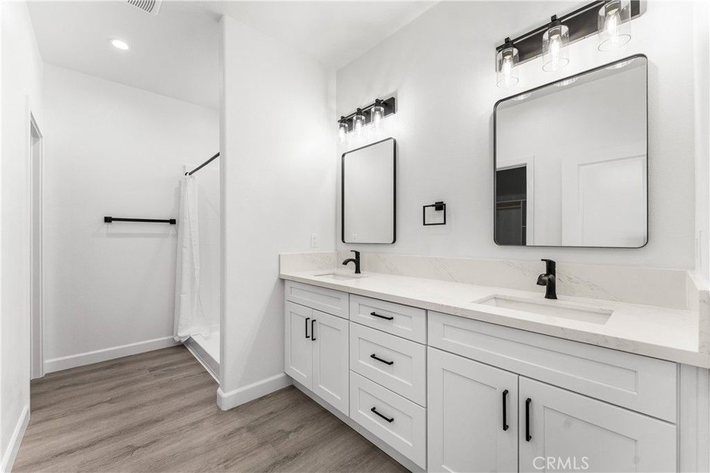 Image 38 of property listing at 10433 Trumbull St, California City, CA 93505