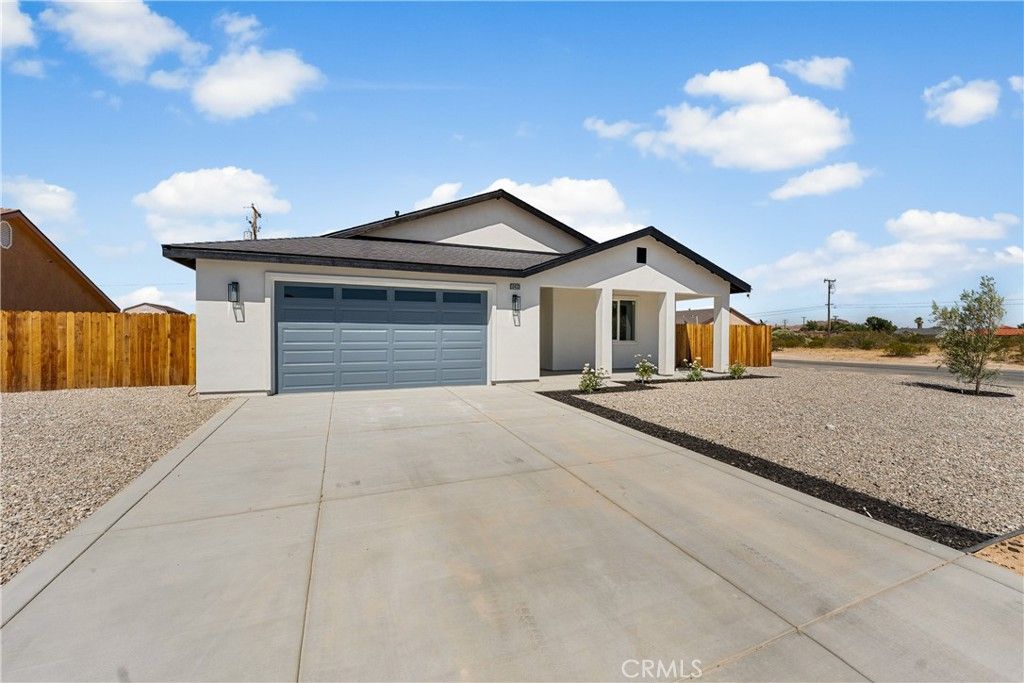 Image 6 of property listing at 10433 Trumbull St, California City, CA 93505