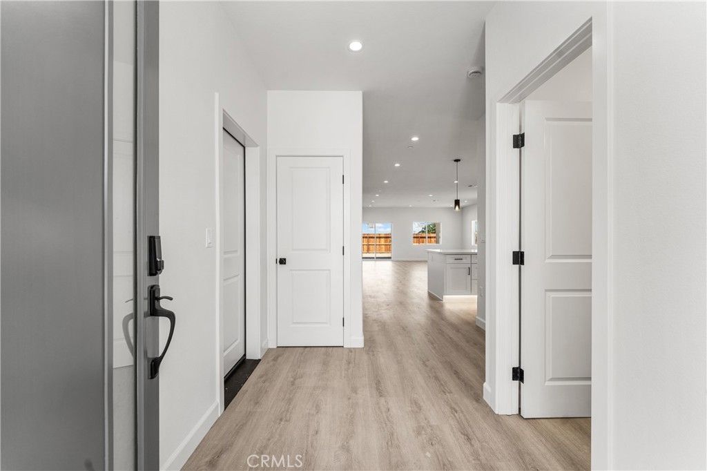 Image 9 of property listing at 10433 Trumbull St, California City, CA 93505