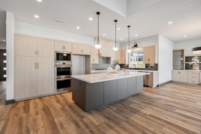 2838 Hidden Cove, Tulare, CA 93274