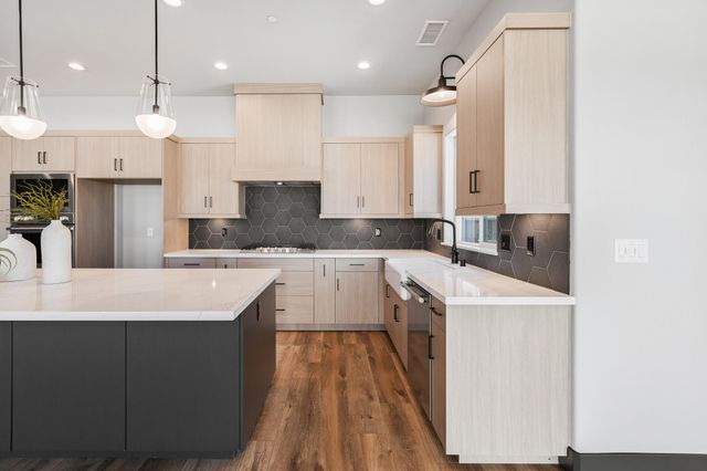 2838 Hidden Cove, Tulare, CA 93274