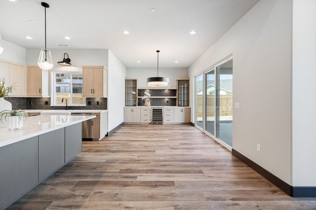 2838 Hidden Cove, Tulare, CA 93274