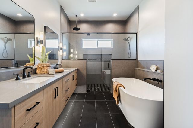 2838 Hidden Cove, Tulare, CA 93274