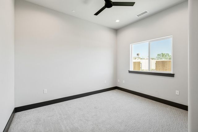 2838 Hidden Cove, Tulare, CA 93274