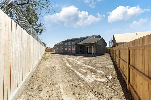 2838 Hidden Cove, Tulare, CA 93274