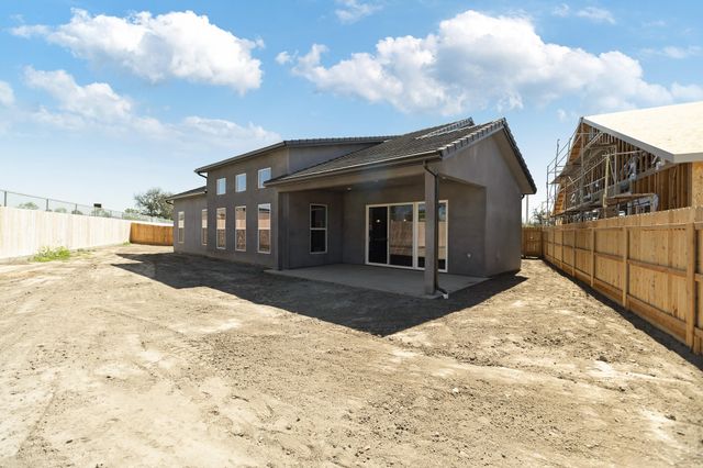 2838 Hidden Cove, Tulare, CA 93274