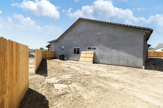 2838 Hidden Cove, Tulare, CA 93274