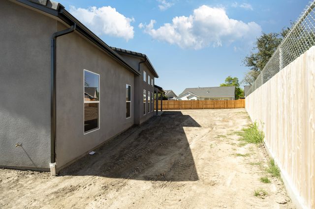 2838 Hidden Cove, Tulare, CA 93274