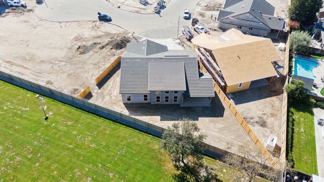 2838 Hidden Cove, Tulare, CA 93274