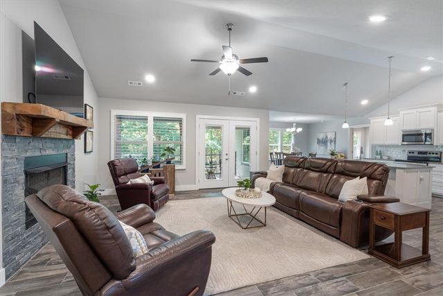 12 Carole Rae Lane, Bella Vista, AR 72714
