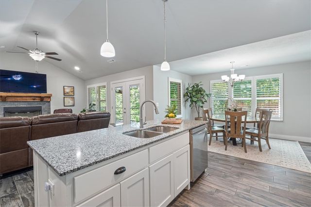 12 Carole Rae Lane, Bella Vista, AR 72714