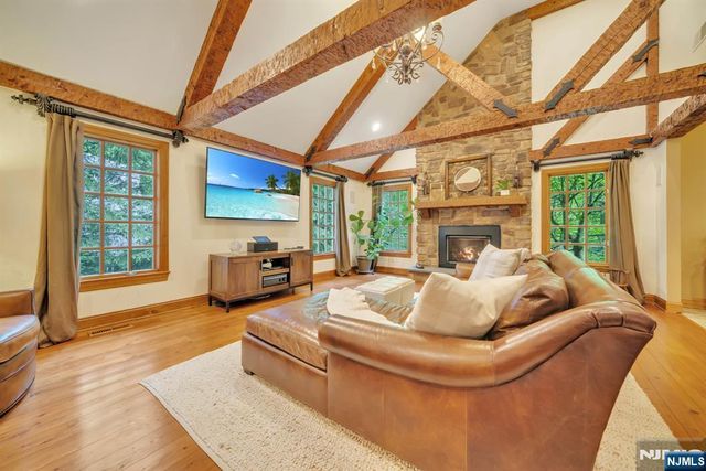 20 Dianne Drive, Montville Township, NJ 07045