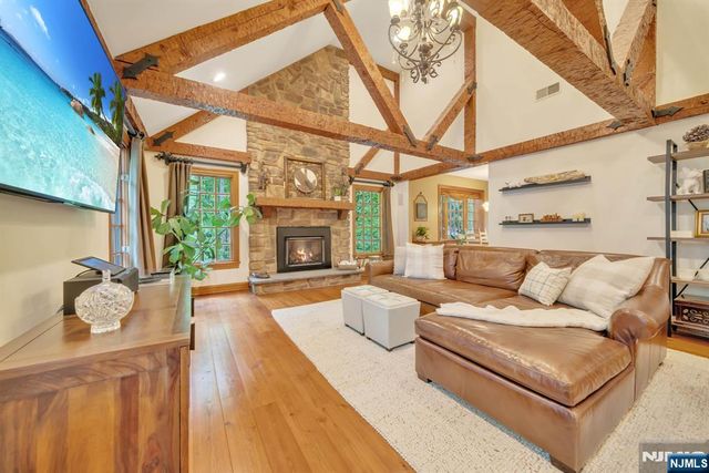 20 Dianne Drive, Montville Township, NJ 07045