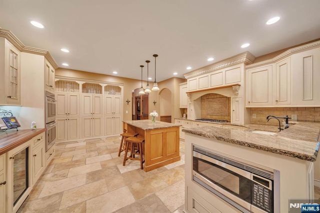 20 Dianne Drive, Montville Township, NJ 07045