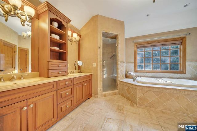 20 Dianne Drive, Montville Township, NJ 07045
