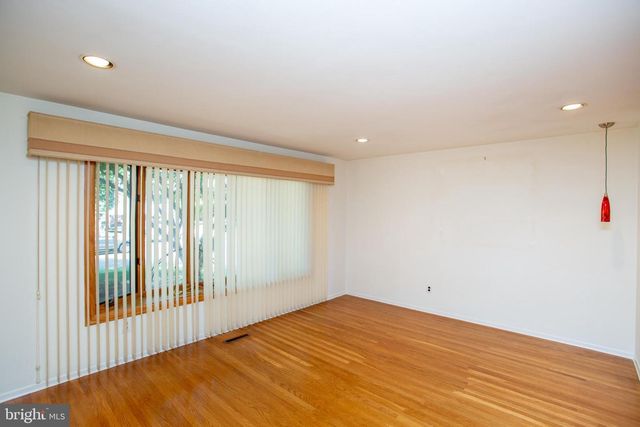 527 CEDARBROOK RD, Southampton, PA 18966