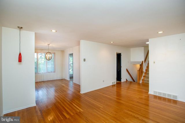 527 CEDARBROOK RD, Southampton, PA 18966