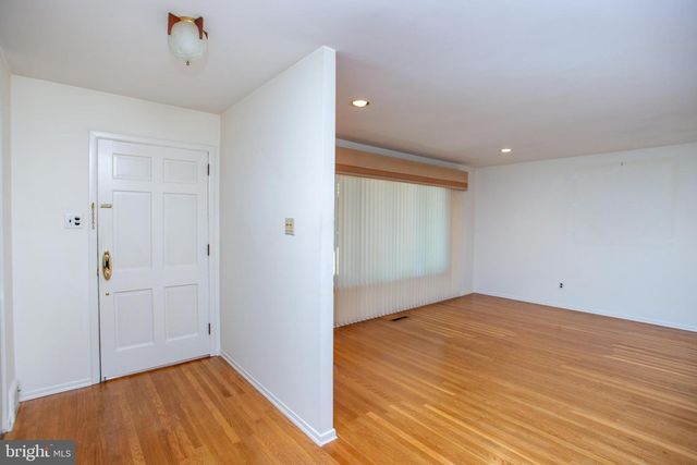 527 CEDARBROOK RD, Southampton, PA 18966