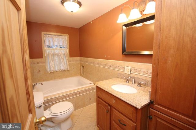 2448 PERSHING AVE, Abington, PA 19001