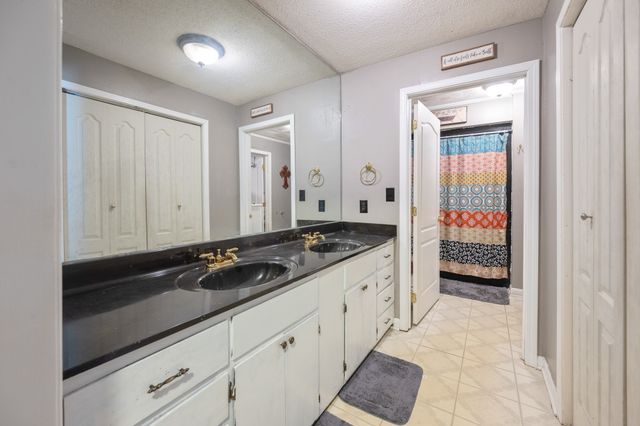 300 Buena Vista Rd, Huntingdon, TN 38344