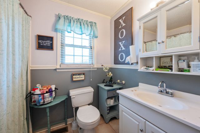 300 Buena Vista Rd, Huntingdon, TN 38344