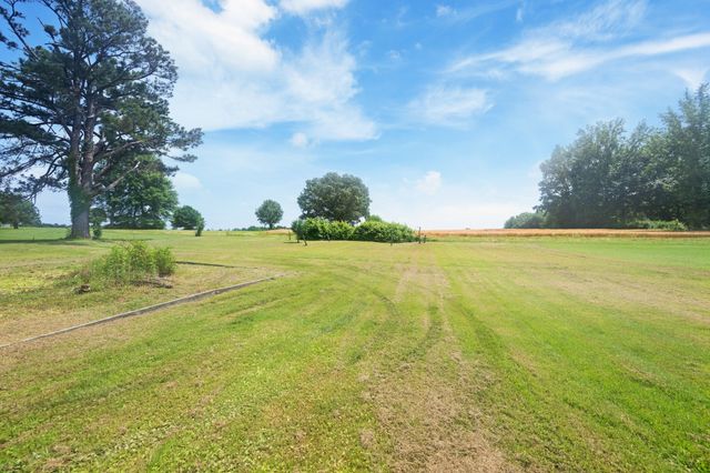 300 Buena Vista Rd, Huntingdon, TN 38344