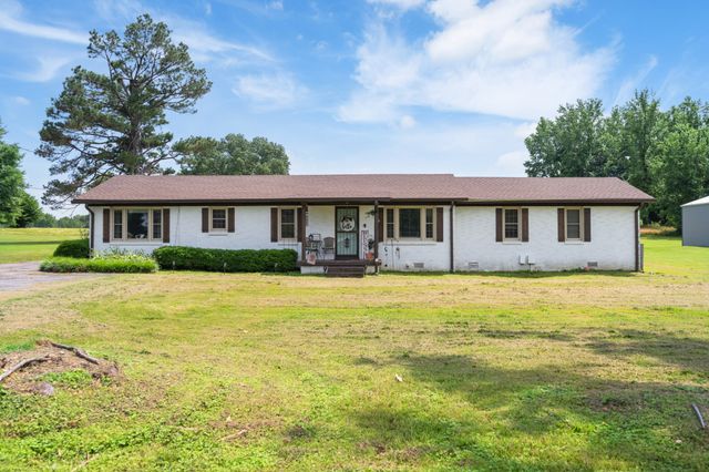 300 Buena Vista Rd, Huntingdon, TN 38344
