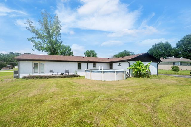 300 Buena Vista Rd, Huntingdon, TN 38344