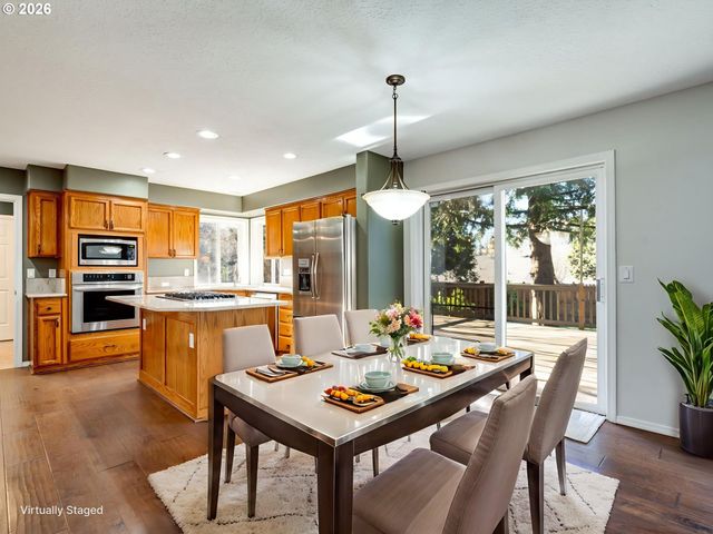 1077 Se DOGWOOD Ln, Gresham, OR 97080