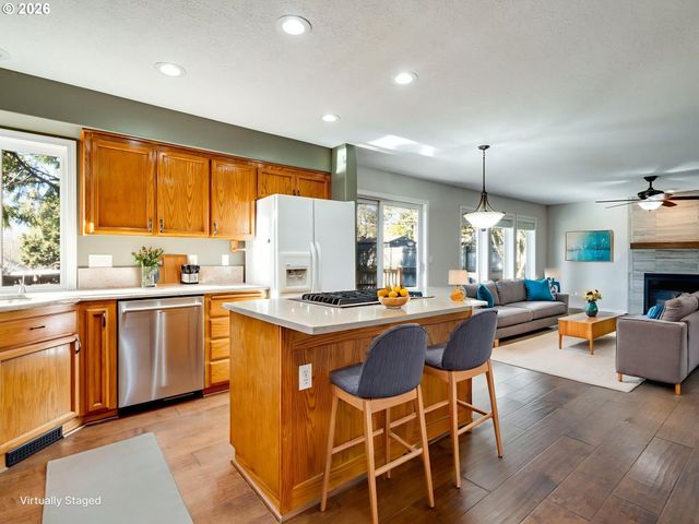 1077 Se DOGWOOD Ln, Gresham, OR 97080