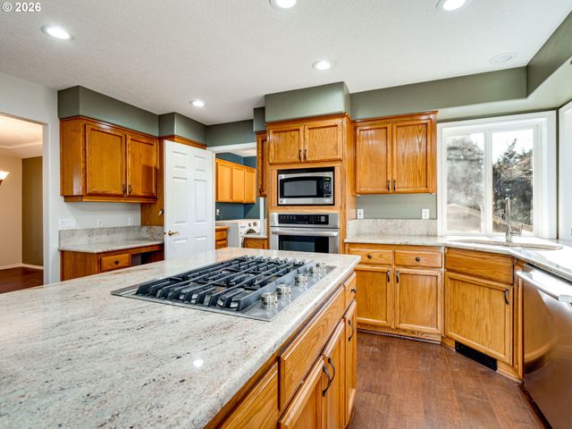 1077 Se DOGWOOD Ln, Gresham, OR 97080