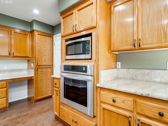 1077 Se DOGWOOD Ln, Gresham, OR 97080