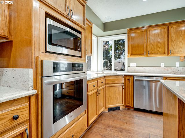 1077 Se DOGWOOD Ln, Gresham, OR 97080